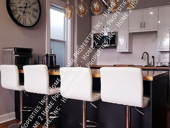3rd image of 1154 Wyandotte St W #2