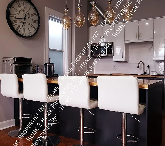 1154 Wyandotte St W #2 — Photo 3
