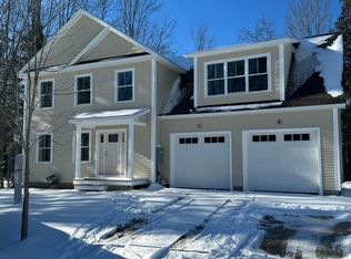 98 Forest Glen Ln, Topsham, ME 04086