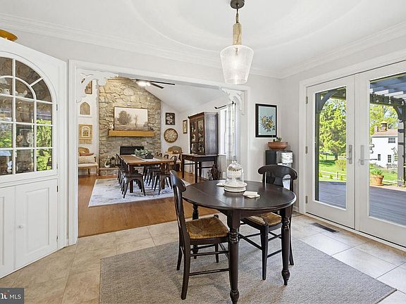 4th image of 7 Thornhill Ln