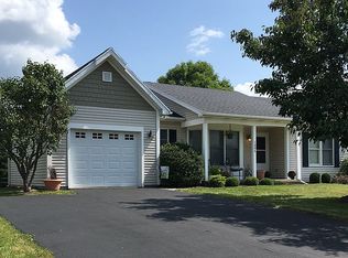 1235 Holland Dr, Farmington, NY 14425