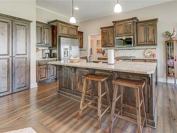 5th image of 18300 Belinda Dr