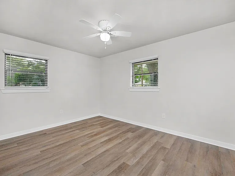 3760 Bayou Blvd — Photo 30