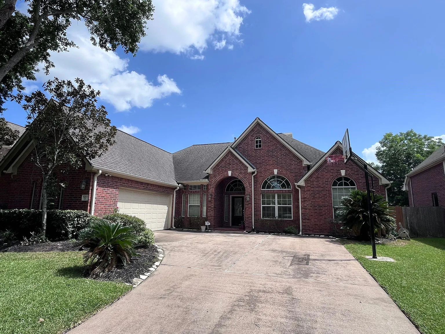 4 bed, 3.0 bath, 2830 sqft, $2,825 — Photo 3