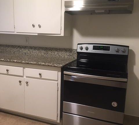 3rd image of 13630 Wyandotte St APT 101
