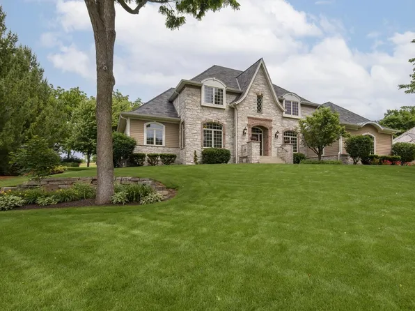 S76W26010 Prairieside DRIVE, Waukesha, WI 53189