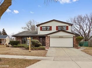 3021 N Huntington Dr, Arlington Heights, IL 60004