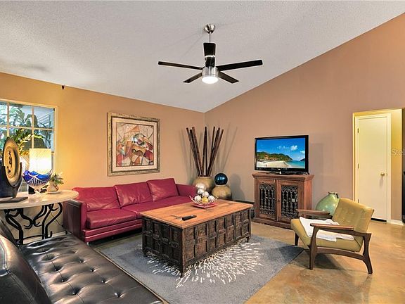 3rd image of 6571 Grosvenor Ln