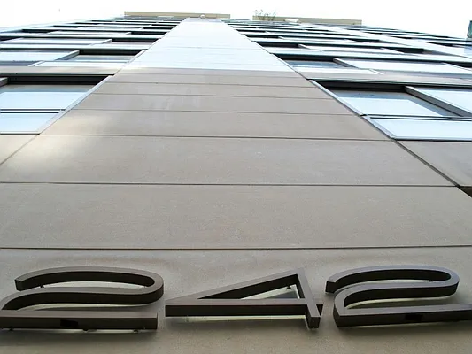 Sold by Sotheby's International Realty | media 32