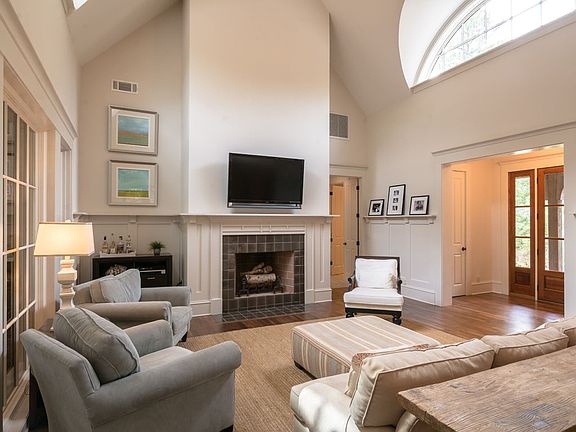 5th image of 1041 Woodmont Ct