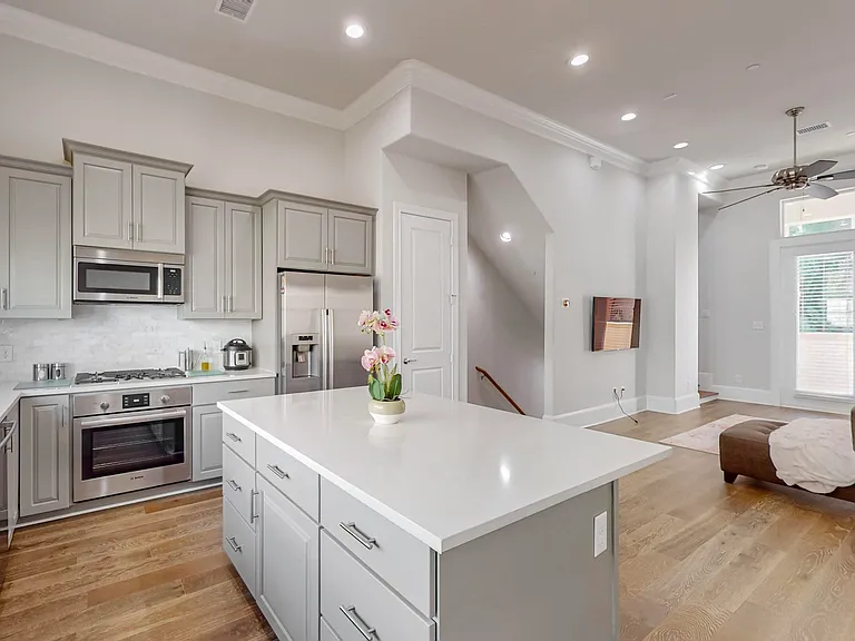 638 Dalton Ln #802 — Photo 15