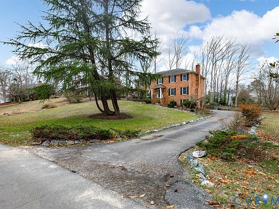 3rd image of 3923 Cresthill Rd