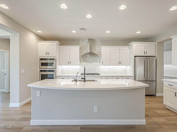 4th image of 538 E VETERANS Way