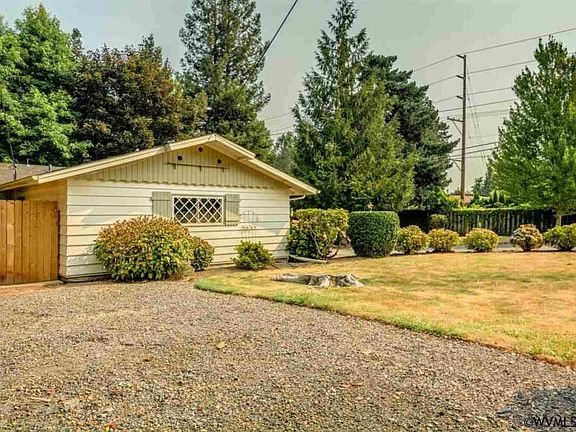 5th image of 1393 Morningside Dr SE