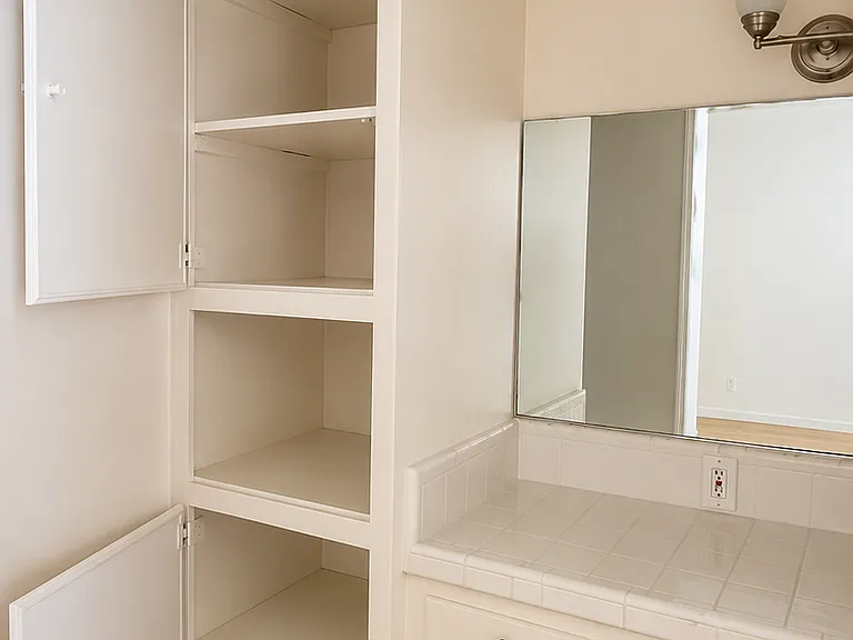 432 S Manhattan Pl #6 — Photo 4