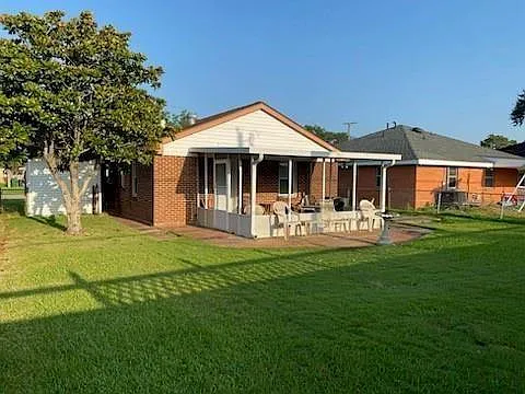 1121 Farrington Dr — Photo 10