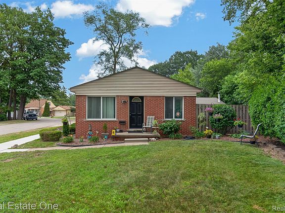 2nd image of 26212 Park Ct