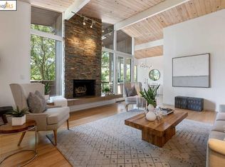 2177 Arrowhead Dr, Oakland, CA 94611