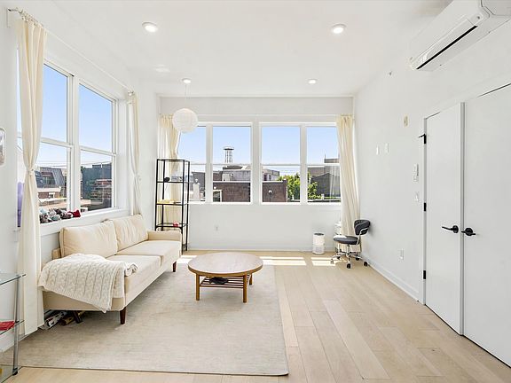 3rd image of 2525 Frankford Ave #5