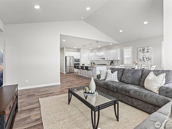 3rd image of 6819 Oleander Avenue NE