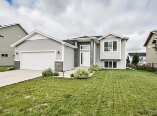 3349 27th St S, Moorhead, MN 56560