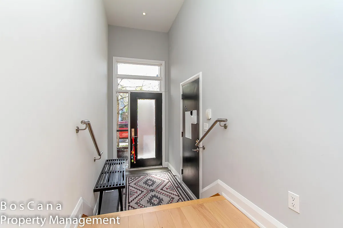 Building Photo - 351 Whitby Ave #B