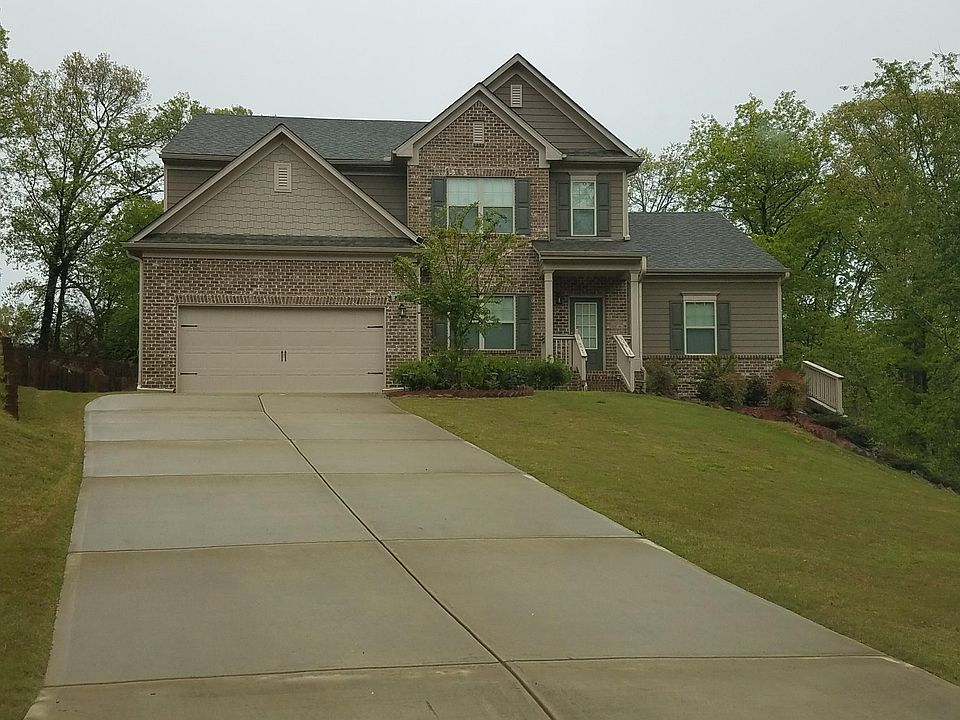 Built in mid 2015 and long drive way can park 8 cars. 
