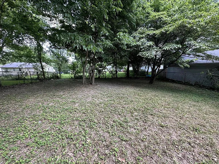 107 Anistasia Dr — Photo 5
