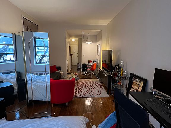 5th image of 207 E 15th St APT 4D
