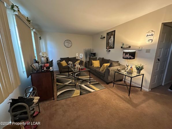 121 Haverford Dr, Wilkes Barre, PA 18702