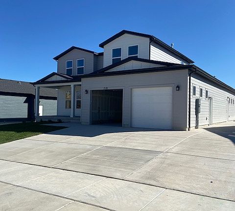 3rd image of 719 W Blue Mountain Dr