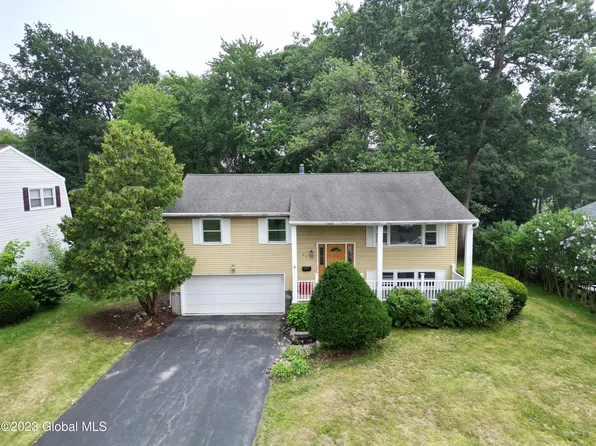 21 Debbie Court, Colonie, NY 12205