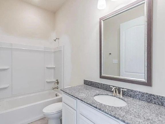 3rd image of 5834 Lakeview Ln