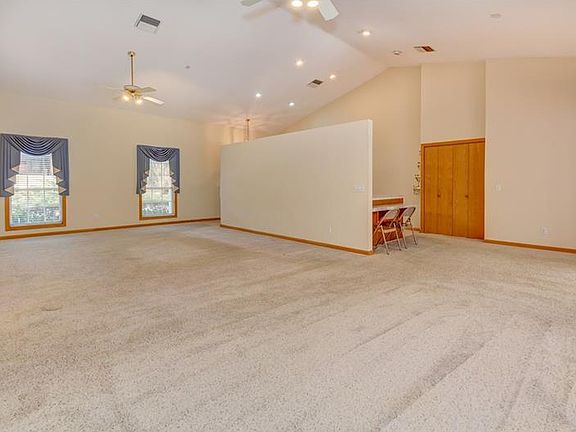 3rd image of 2144 Penn Dr