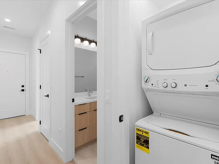 904 W Dakin LLC — Photo 10