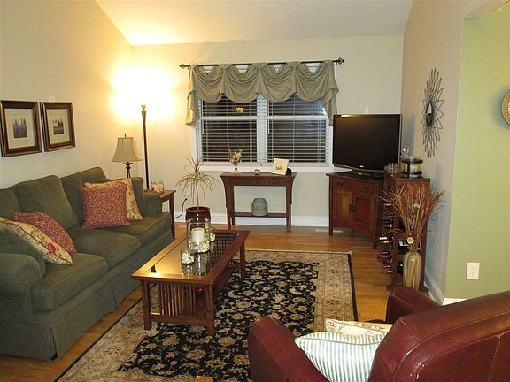 4th image of 92 Marsdale Ct