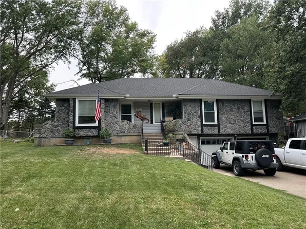 9644 N Campbell Dr, Kansas City, MO 64155
