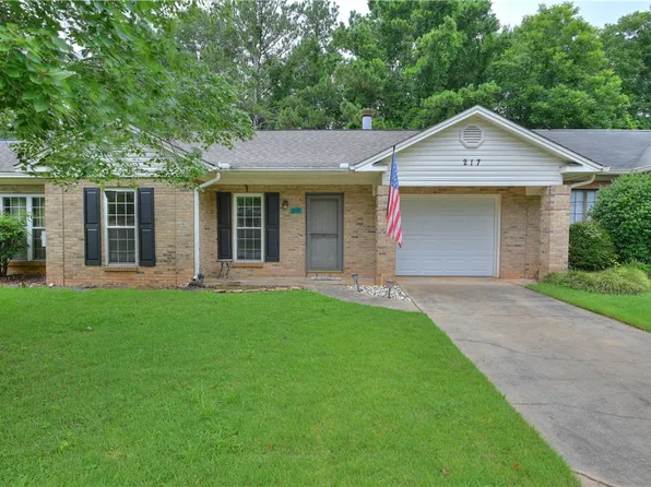217 Ivy Ln, Auburn, AL 36830