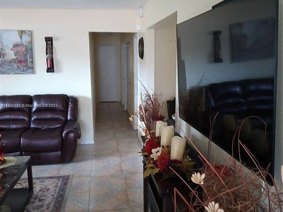 4th image of 20492 NE 2nd Ave