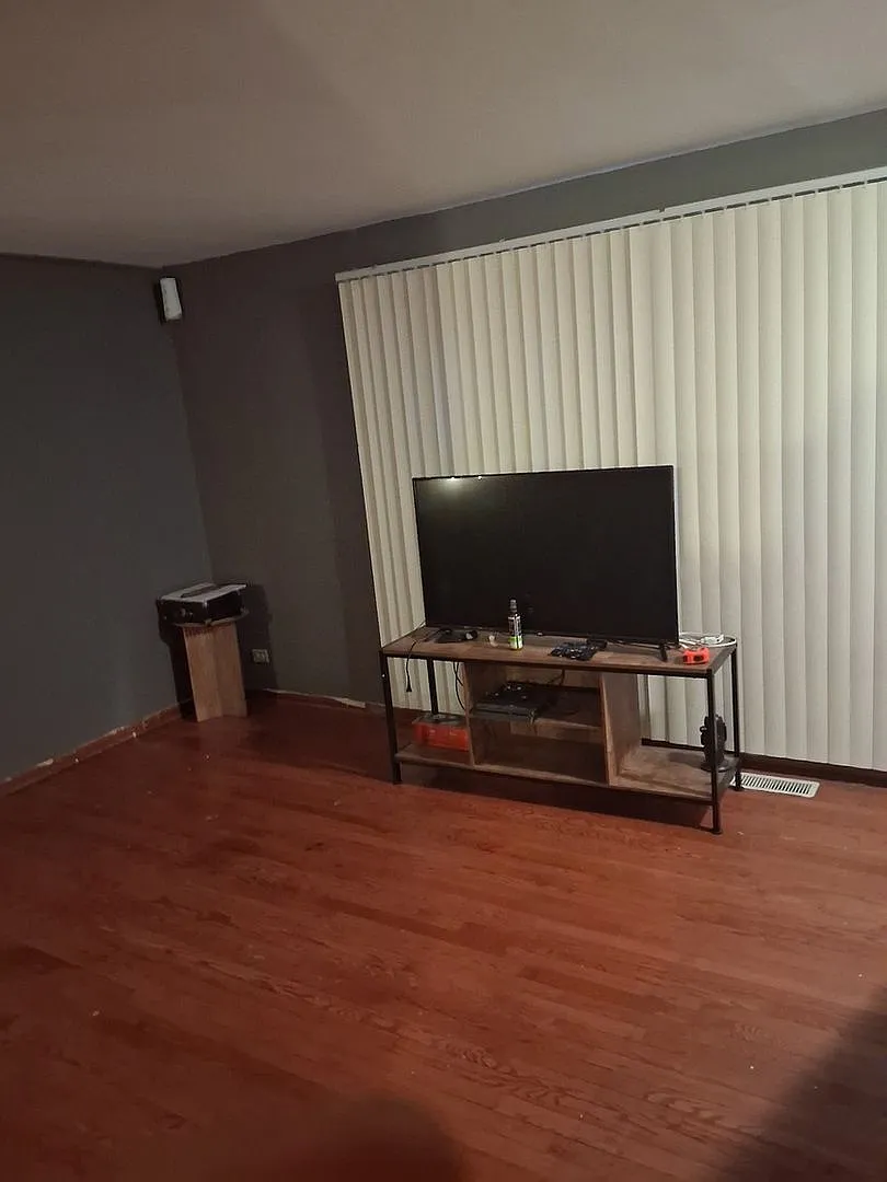 Charming 2BR Townhouse in Chicago — Photo 4