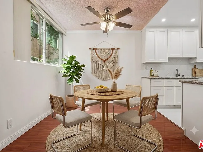 530 S Barrington Ave #110 — Photo 11