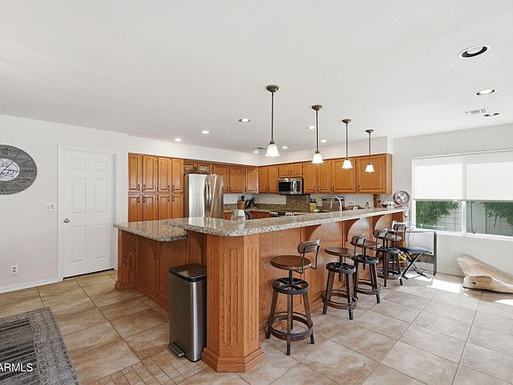 3rd image of 2854 E MALLORY Street