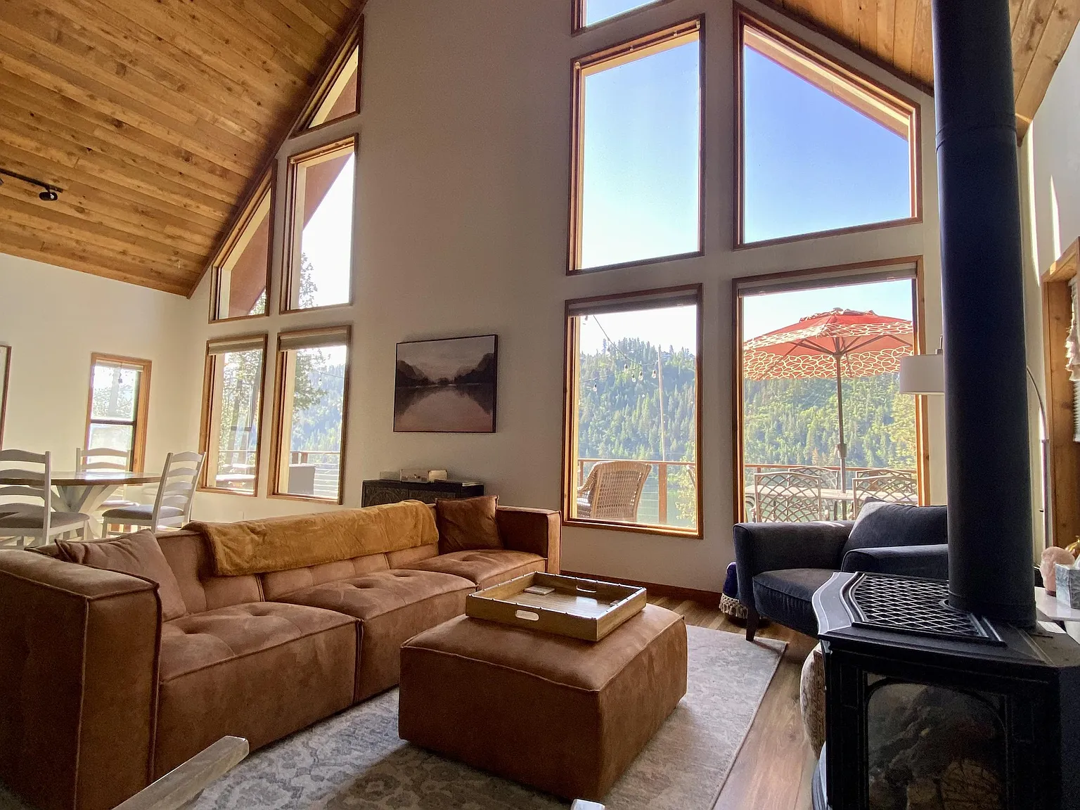 4 bed, 2572 sqft, $3,750 — Photo 4