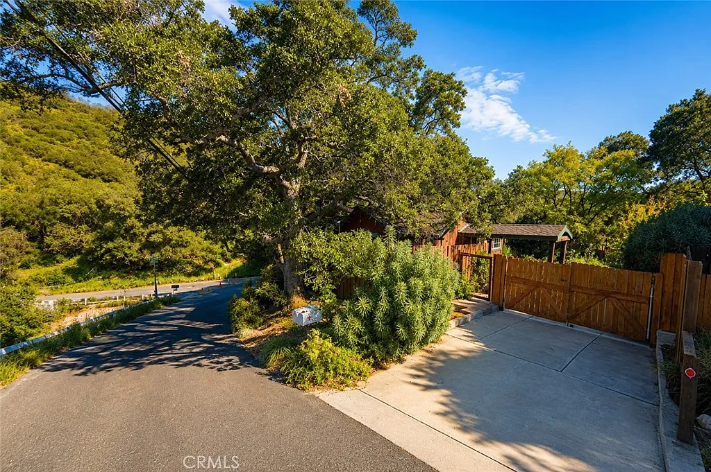 2 bed, 1131 sqft, $4,500 — Photo 3