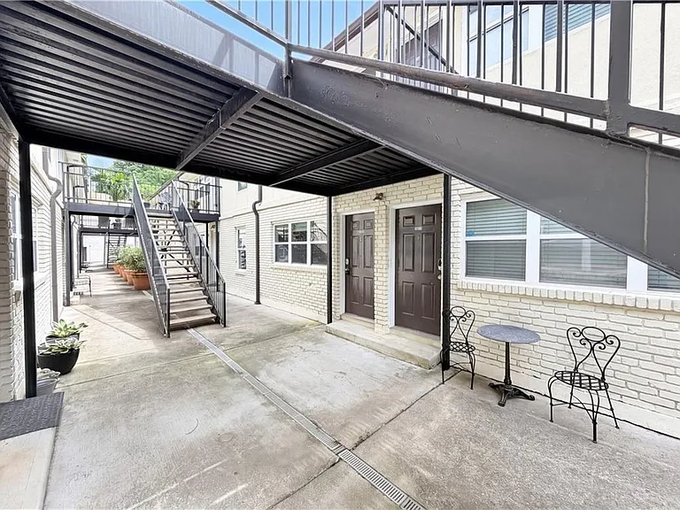 48 Peachtree Ave #200 — Photo 2