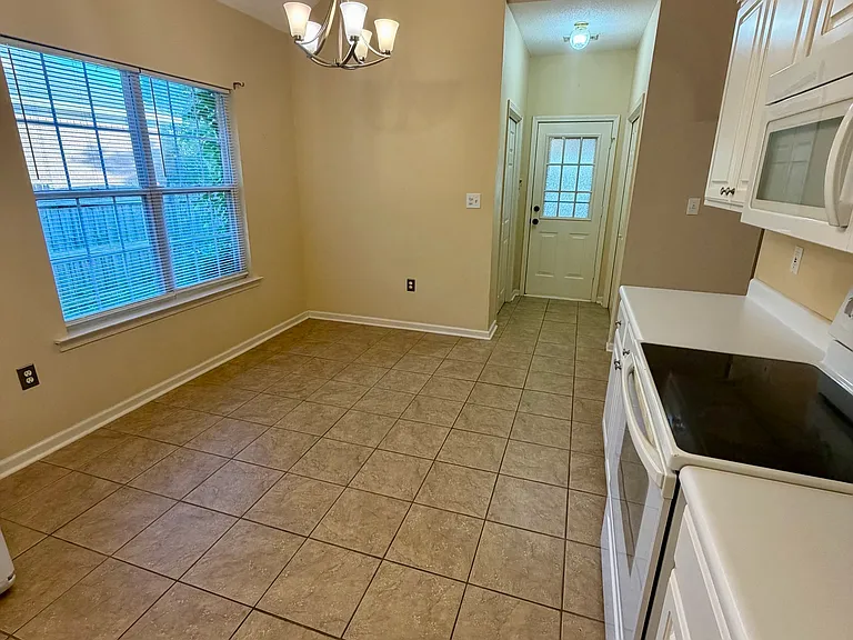213 Carrington Ln — Photo 26