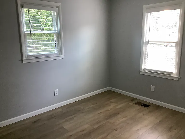 304 E Pike St — Photo 3