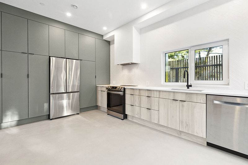 Vancouver House for rent - 3 Bedrooms — photo 8
