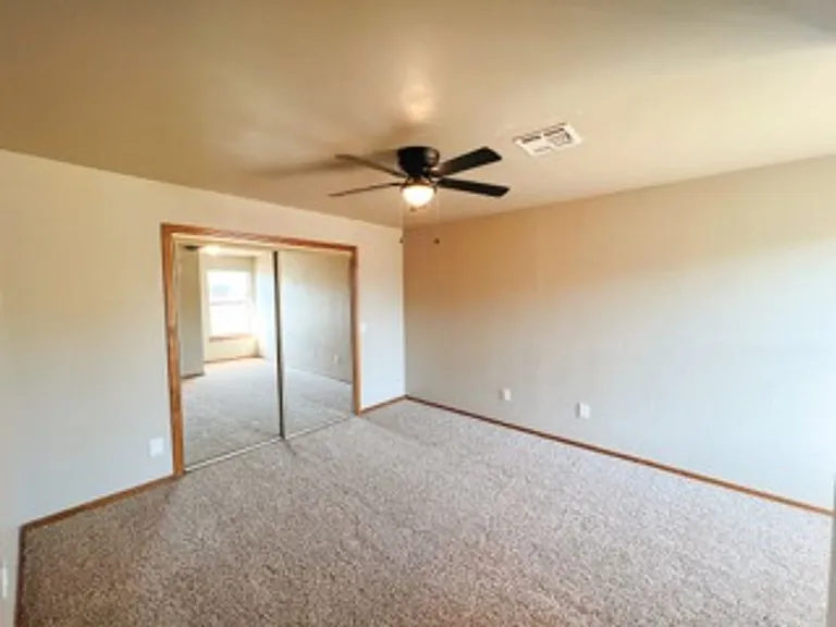 213 Woodbridge Cir — Photo 18