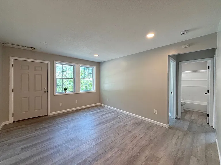 21 E Bartlett St #5 — Photo 1